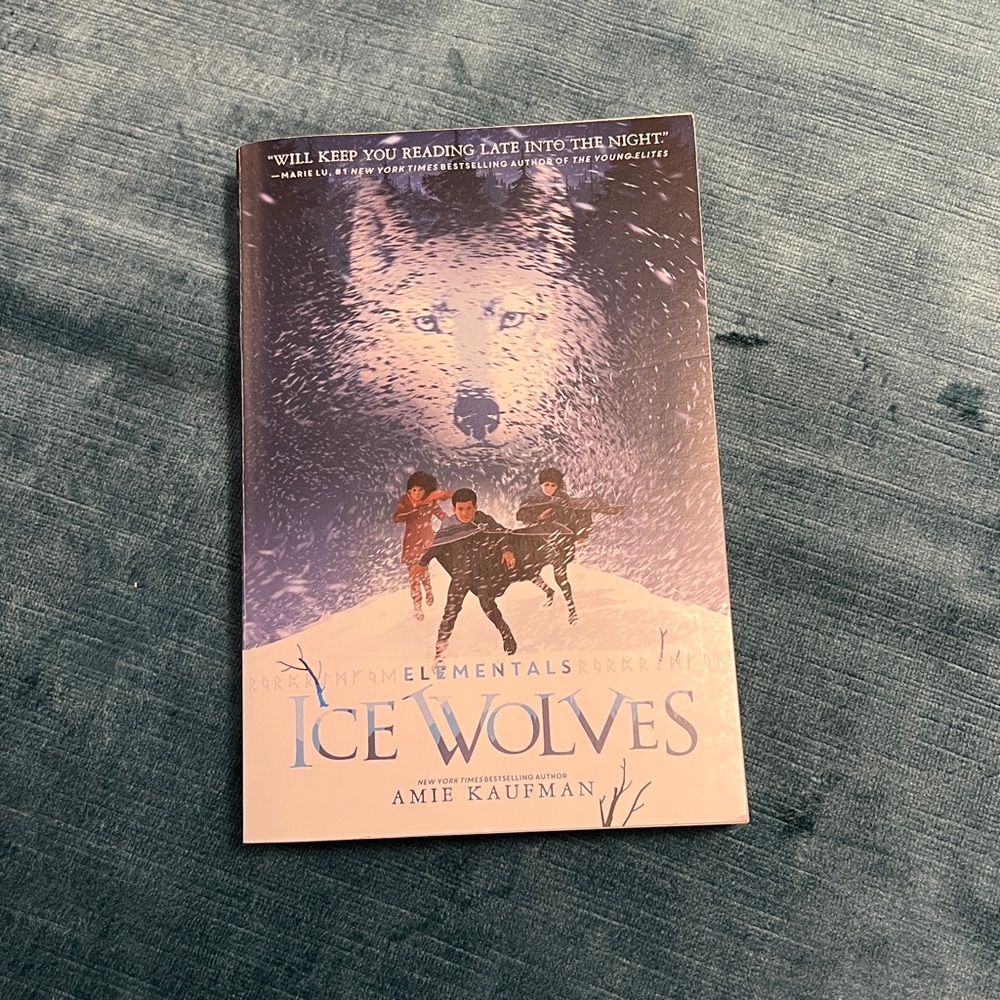 Ice Wolves by Amie Kaufman Book